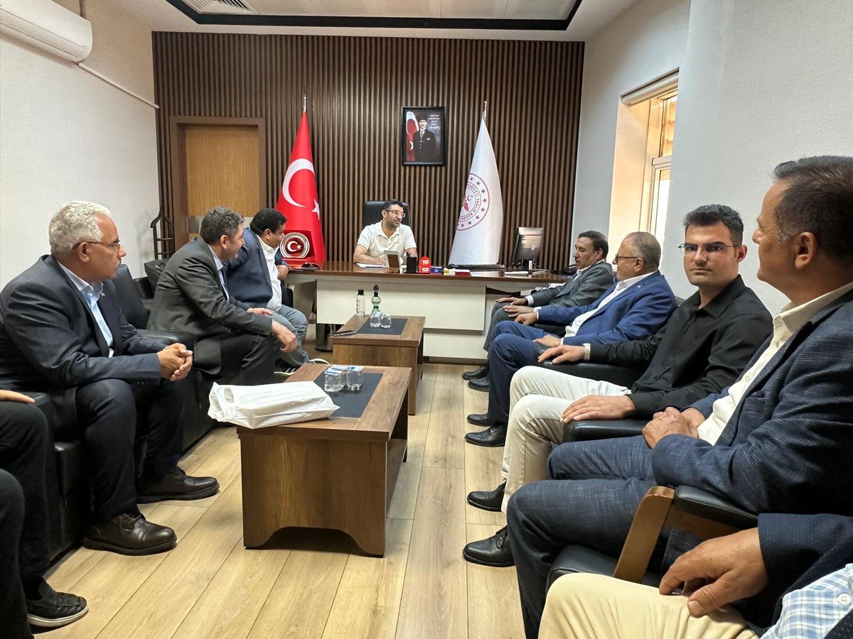 MHPEyyubiye's tweet photo. İlçe Başkanlığı olarak;İl Teşkilat Başkanımız @halilbakis63 yönetimimizle,800 Yataklı Hastane Başhekimliğine atanan Ahmet Güzelçiçek e hayırlı olsun ziyareti gerçekleştirdik.Hocamıza görevinde başarılar diler,misafirperverliği için teşekkür ederiz.@dbdevletbahceli @eczosmanmutlu https://t.co/JAw6VUIQhJ