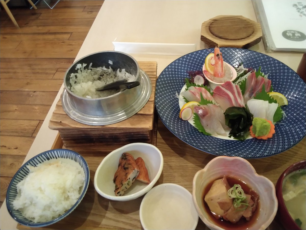 long_xing63305's tweet photo. 刺身定食とホタルイカと鯖茶漬け https://t.co/51lPBJJCxa