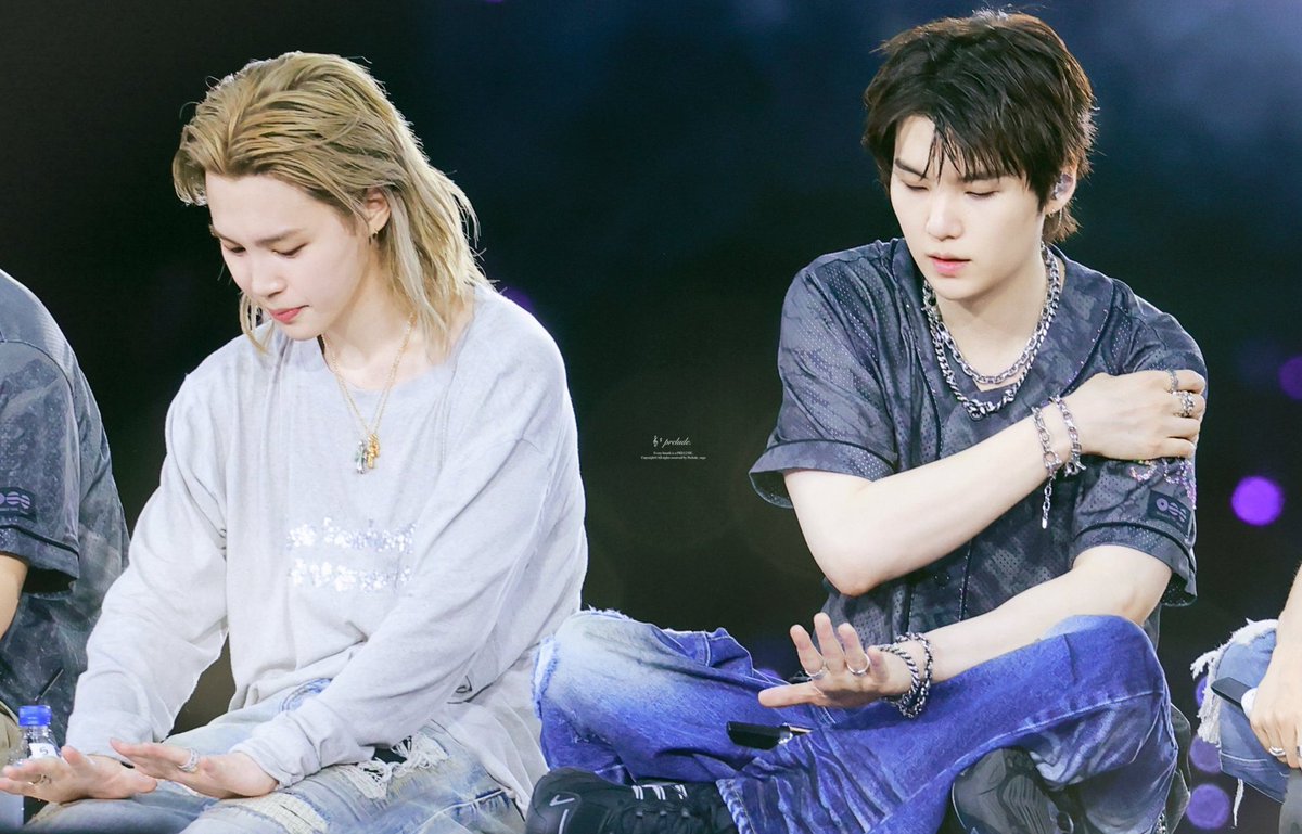 taehunwoo2's tweet photo. ╭◜◝  ͡  ◜  ͡  ◜◝ ◜  ͡  ◝ ͡  ◝ ◜  ͡ ◜◝ ╮
(   I want to kiss him so bad    )
╰◟◞  ͜  ◟◞◟◞  ͜  ◟◞  ͜    ◟◞  ͜ ◞  ◞╯
                     ○                          ○
                 O                                    O https://t.co/kv6J0FwHHb