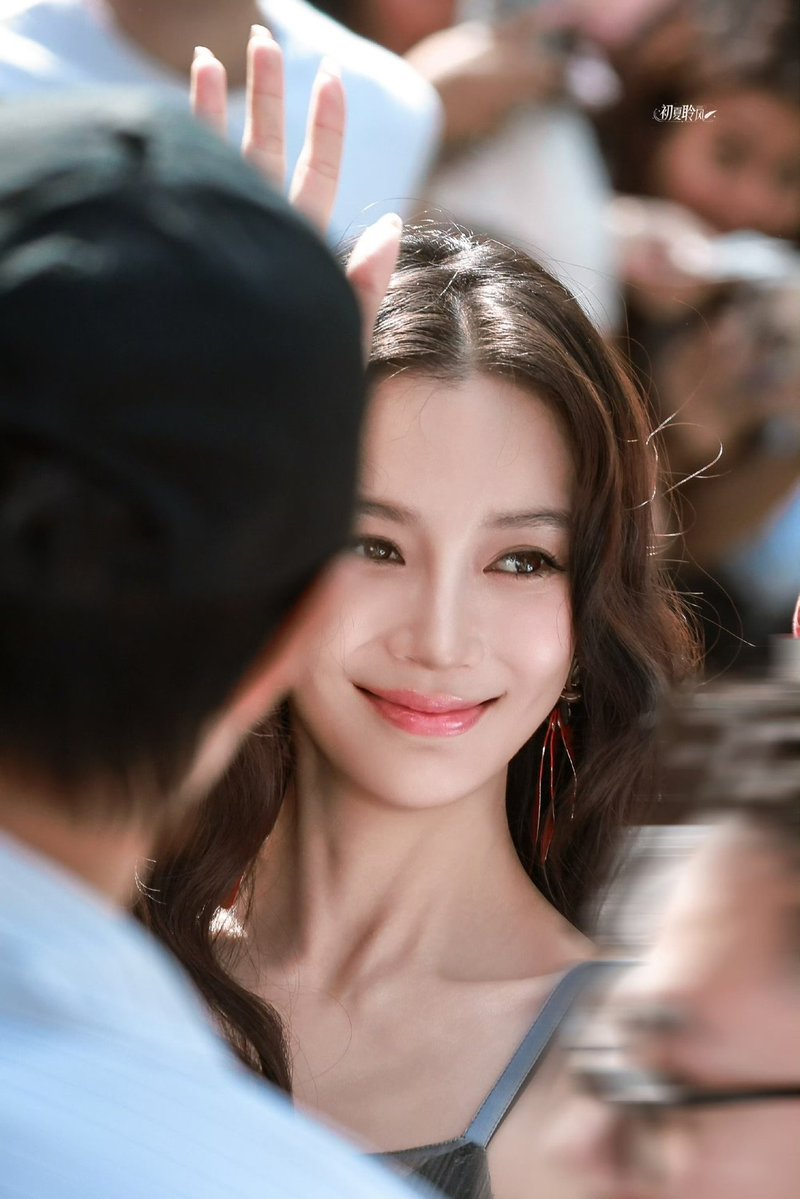 yanglaoshi0301's tweet photo. Every part of Angelababy’s outfit echoes Marni’s brand spirit and fully presents her superior fashion sense for the fashion week audience.

@marniofficial #Angelababy 
#Marni 
#AngelababyxMarni https://t.co/Me7yFKw1Cz