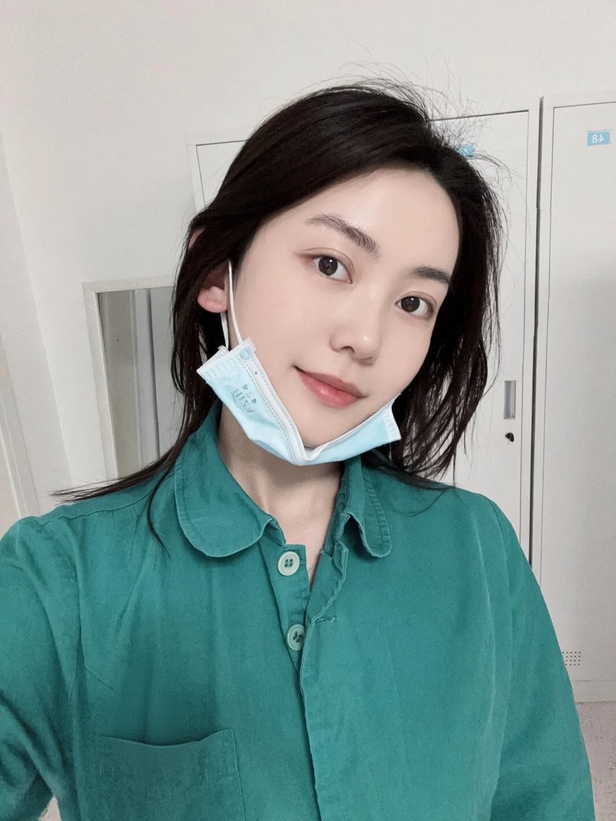 donna70vw6's tweet photo. 本人90后  普通人 职业医生，第一次在 X 发露脸照片    请多指教!    

有刚刚翻墙出来的吗？交个朋友 https://t.co/eIwKBVHwQl