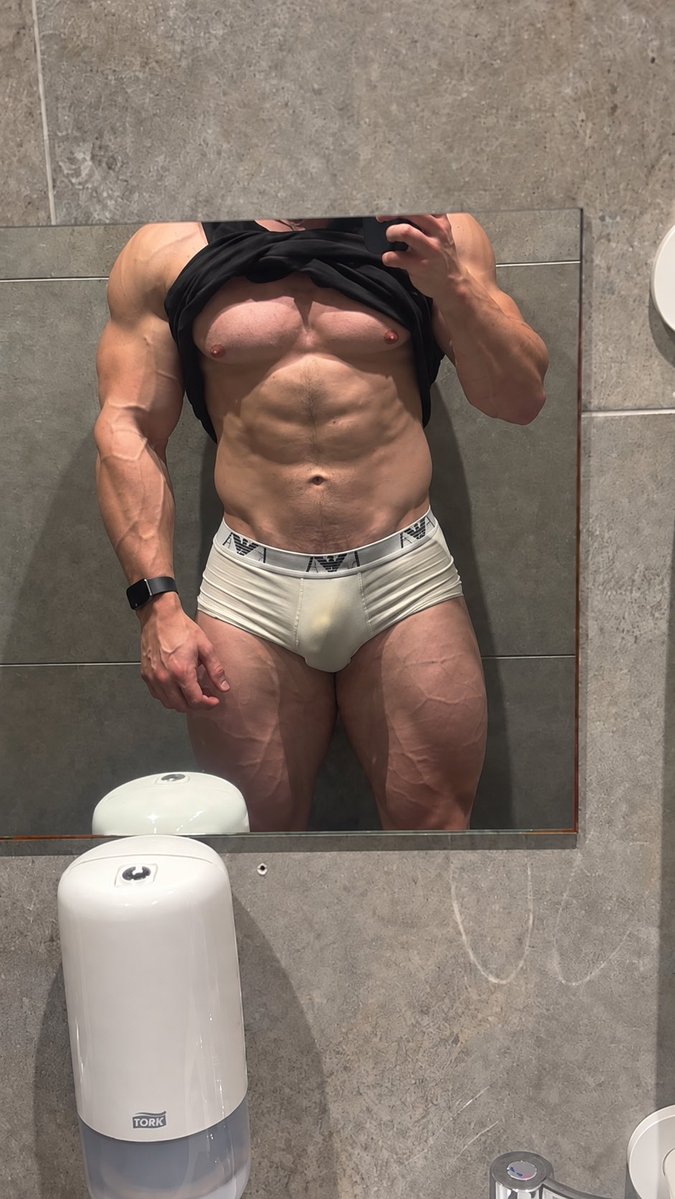 MancMuscleMan's tweet photo. Get in my dms and tell master how amazing he is https://t.co/o7GtLiFnBA