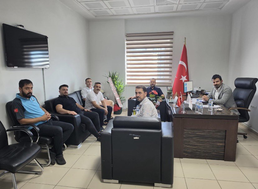 bingol_sen's tweet photo. Bingöl Sağlık- Sen il ve ilçe yönetimimizle Genç Devlet hastanesine başhekimlik görevine yeni başlayan  Dr. Caner BAYLAS  beyi ziyaret ettik.  yeni görevlerinde başarılar dileriz. https://t.co/lMhy9n2iEj