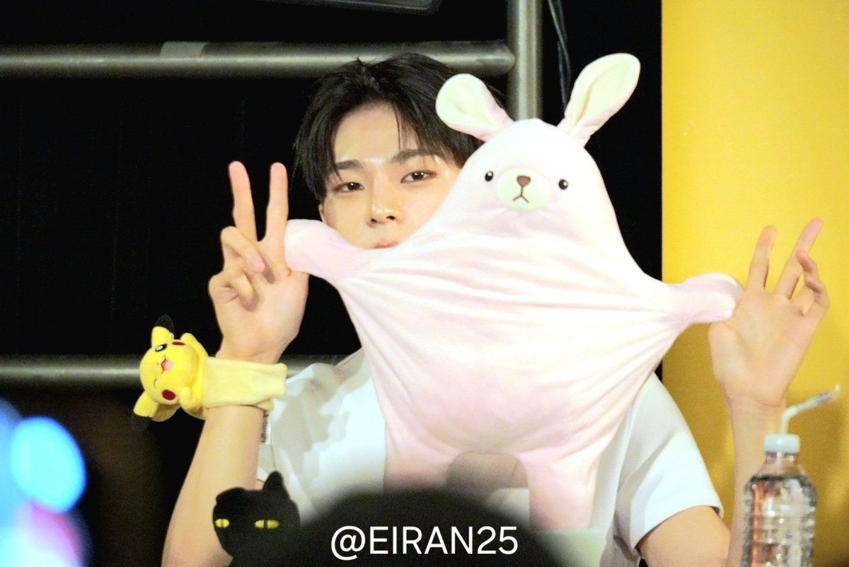 EIRAN25's tweet photo. 260921 WHIB タワレコ 渋谷 リリイベ 全員サイン会
#WHIB #휘브 #ジュンミン #JUNMIN #준민 https://t.co/3bz3ESYInK