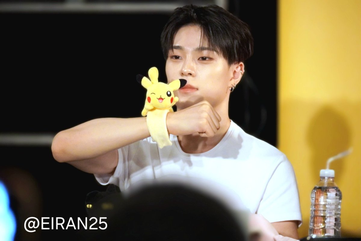 EIRAN25's tweet photo. 260921 WHIB タワレコ 渋谷 リリイベ 全員サイン会
#WHIB #휘브 #ジュンミン #JUNMIN #준민 https://t.co/3bz3ESYInK