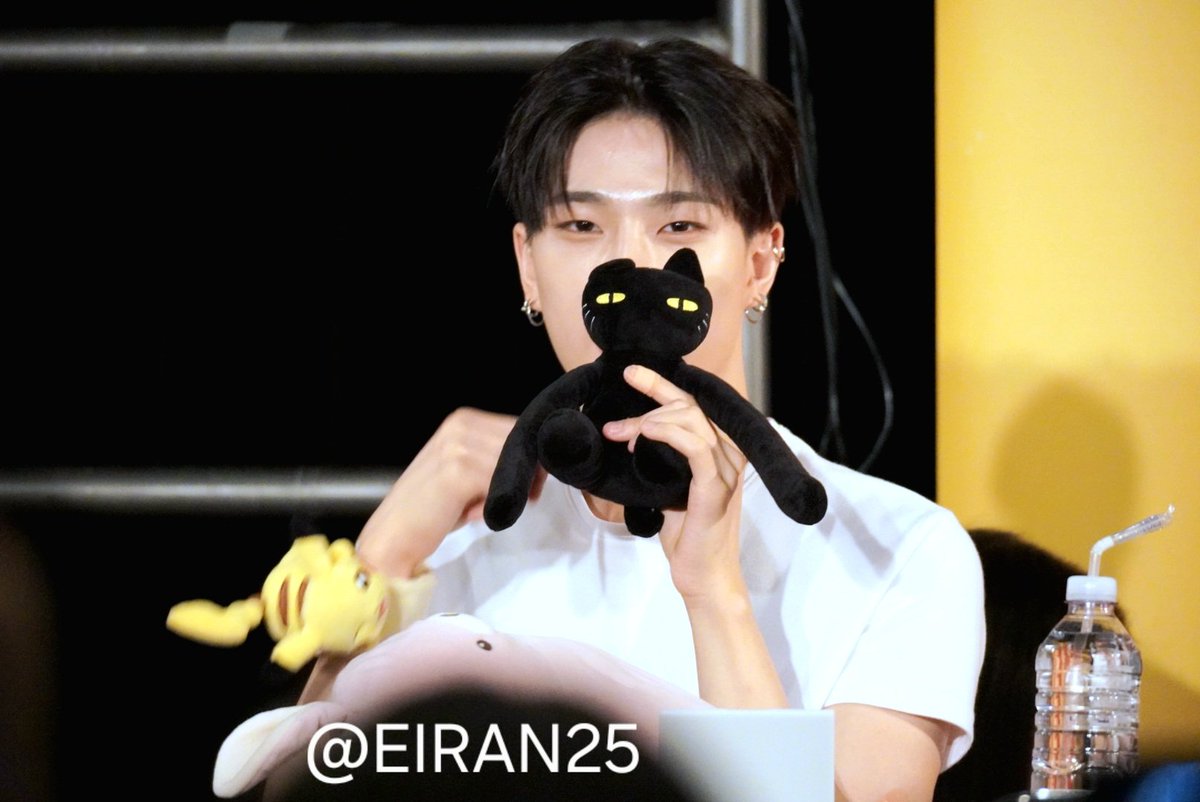EIRAN25's tweet photo. 260921 WHIB タワレコ 渋谷 リリイベ 全員サイン会
#WHIB #휘브 #ジュンミン #JUNMIN #준민 https://t.co/3bz3ESYInK