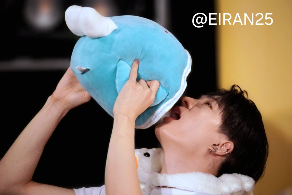 EIRAN25's tweet photo. 260921 WHIB タワレコ 渋谷 リリイベ 全員サイン会
#WHIB #휘브 #ジュンミン #JUNMIN #준민 https://t.co/3bz3ESYInK