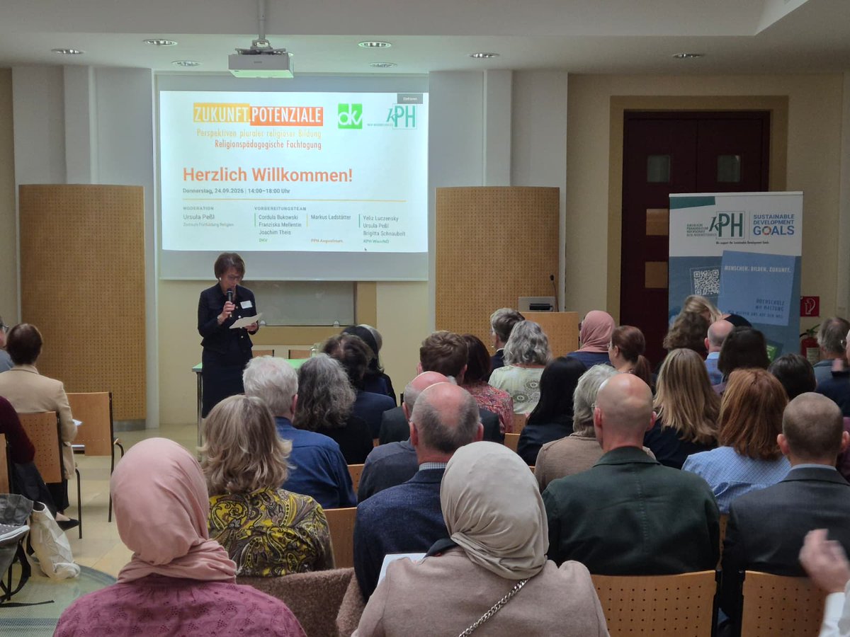 FortbildungR's tweet photo. Volles Haus bei der gemeinsamen Tagung "Zukunft.Potenziale" mit dem DKV... https://t.co/aCISjw24Zt