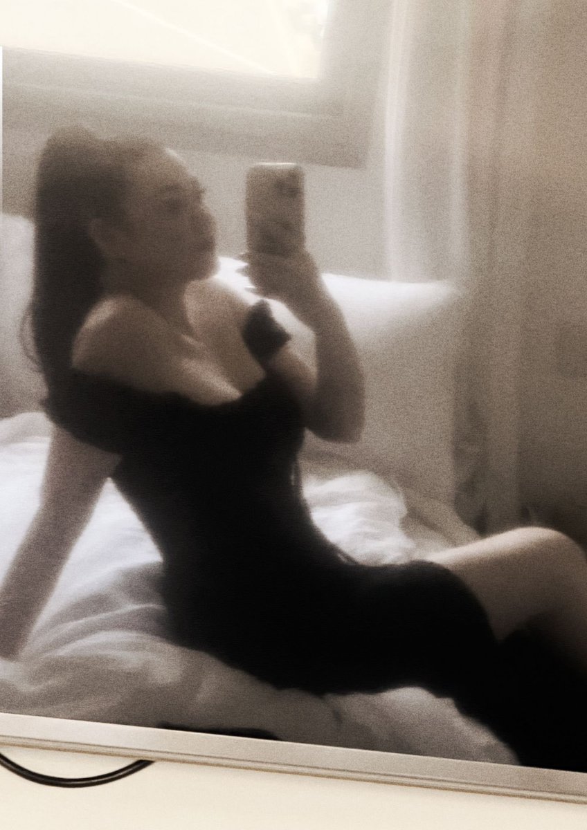 MidnightVIPMuse's tweet photo. Okay… I definitely wasn’t planning to post this one 😏

But maybe you deserve a little preview.

What do you think?

#onlyfans #pay #selfie https://t.co/OAPNxF40ED