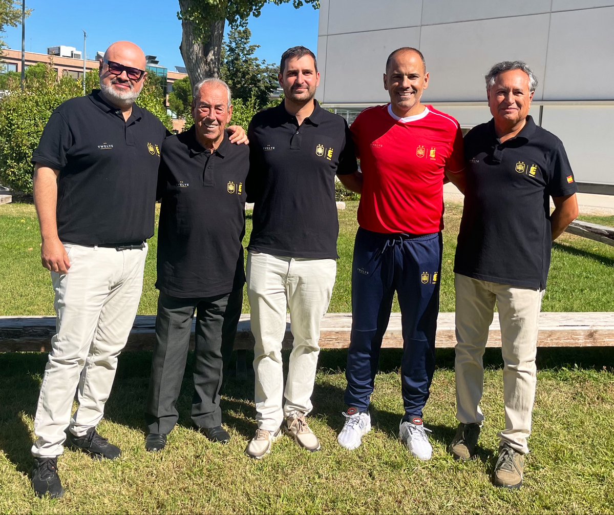 leyendasespana's tweet photo. ⚽️🇪🇸👕 TWELVE, la
nueva marca deportiva, está desarrollada en colaboración con Smartmen: compañía especializada en diseño, desarrollo y fabricación de productos textiles que lleva a cabo la producción de prendas, equipaciones y colecciones

🫵¡Pincha aquí!
https://t.co/APDMVF8o0l https://t.co/qkSRbSWWyP