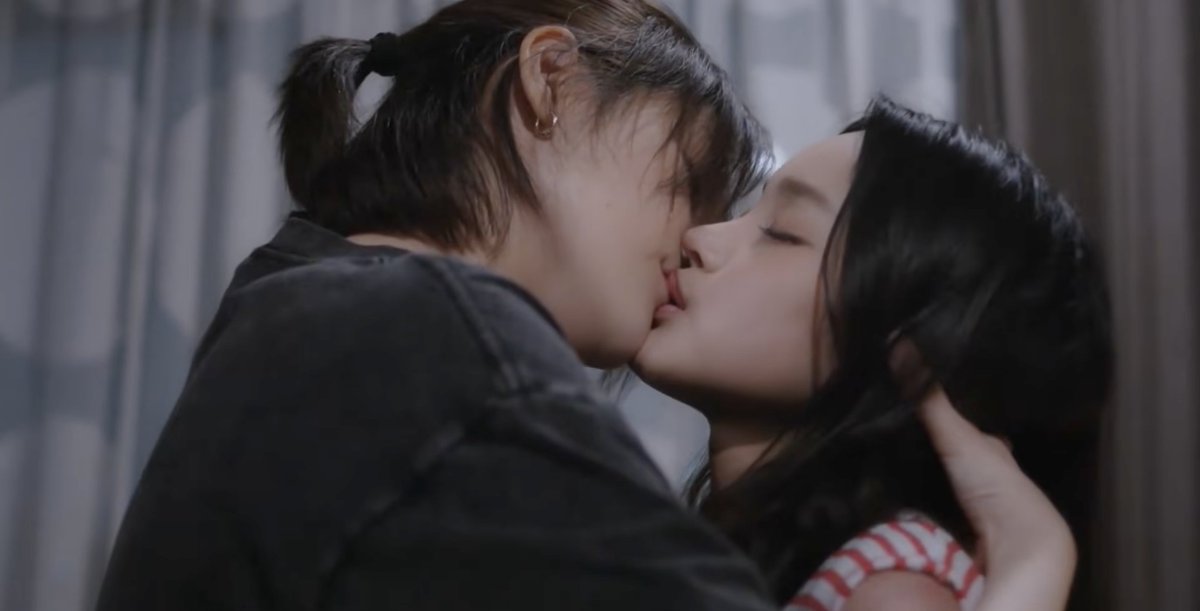 girlsloveinfo's tweet photo. The full #YESmaybeNO pilot is here! 💗

#TanZanook step into the roles of Pat and Pie in the new adaptation of the novels behind #YesorNo.

📅 Sept. 24 | ⏰ 8 PM Thailand
📺 Kongthup's YouTube
🔗 https://t.co/7wVQosuZXv

[@tan_thanatcha | @nnreaaa | @YesMaybeNoOFC]

#GirlsLove https://t.co/DyyPcE3CL8