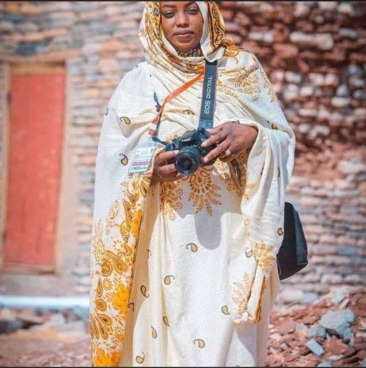 frauleinmei's tweet photo. La militante mauritanienne Warda Souleimane a été condamnée à 5 ans de prison, dont 3 ferme, après avoir critiqué le gouvernement et dénoncé des cas d’esclavage.
À l’annonce du verdict, elle a crié : “Je vaux mille hommes ! À bas le régime des tyrans !”
#Mauritanie https://t.co/Iq62aGHfvF