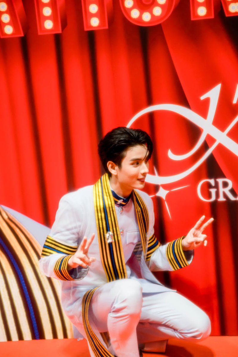 khunpolkingdom's tweet photo. [𝑹𝒆𝒄𝒂𝒑] #KHUNPOLGraduationDay (10) 

𝑲𝑯𝑼𝑵𝑷𝑶𝑳 𝒘𝒊𝒕𝒉 𝑲𝑯𝑼𝑵𝑷𝑶𝑳'𝒔 𝑩𝒂𝒄𝒌𝒅𝒓𝒐𝒑

CONGRATS BUNDIT KHUNPOL

#KHUNPOL https://t.co/NlKFAZHmNV