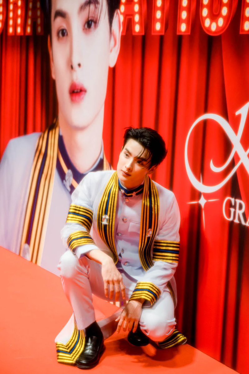 khunpolkingdom's tweet photo. [𝑹𝒆𝒄𝒂𝒑] #KHUNPOLGraduationDay (10) 

𝑲𝑯𝑼𝑵𝑷𝑶𝑳 𝒘𝒊𝒕𝒉 𝑲𝑯𝑼𝑵𝑷𝑶𝑳'𝒔 𝑩𝒂𝒄𝒌𝒅𝒓𝒐𝒑

CONGRATS BUNDIT KHUNPOL

#KHUNPOL https://t.co/NlKFAZHmNV
