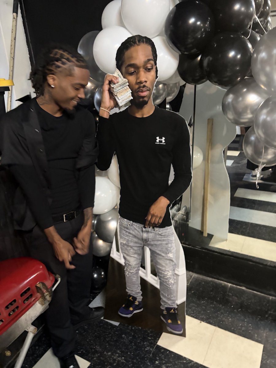 SlimelyfeFr's tweet photo. #33 🃏🤞🏾 https://t.co/VT4bU3069N