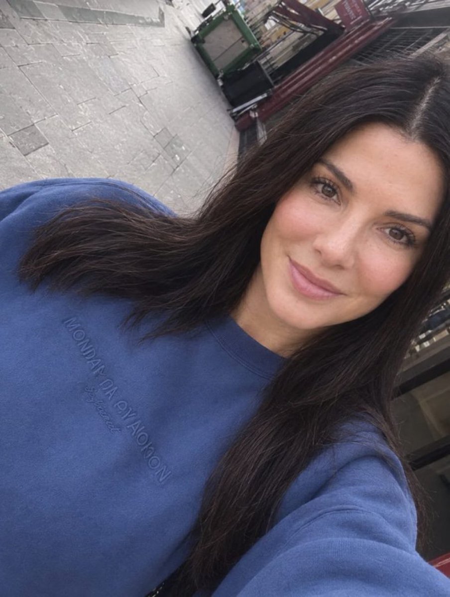 Sandrabulock923's tweet photo. Hey old man! No filters, just my natural vibe. ✨ I’m waiting for your opinion… tell me, how do I look? 😊🌸💖” https://t.co/hgzSbHiHHM