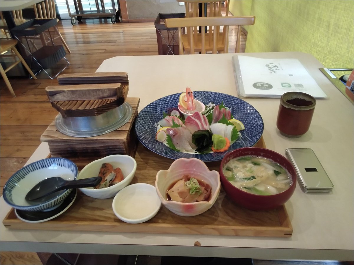 long_xing63305's tweet photo. 刺身定食とホタルイカと鯖茶漬け https://t.co/51lPBJJCxa