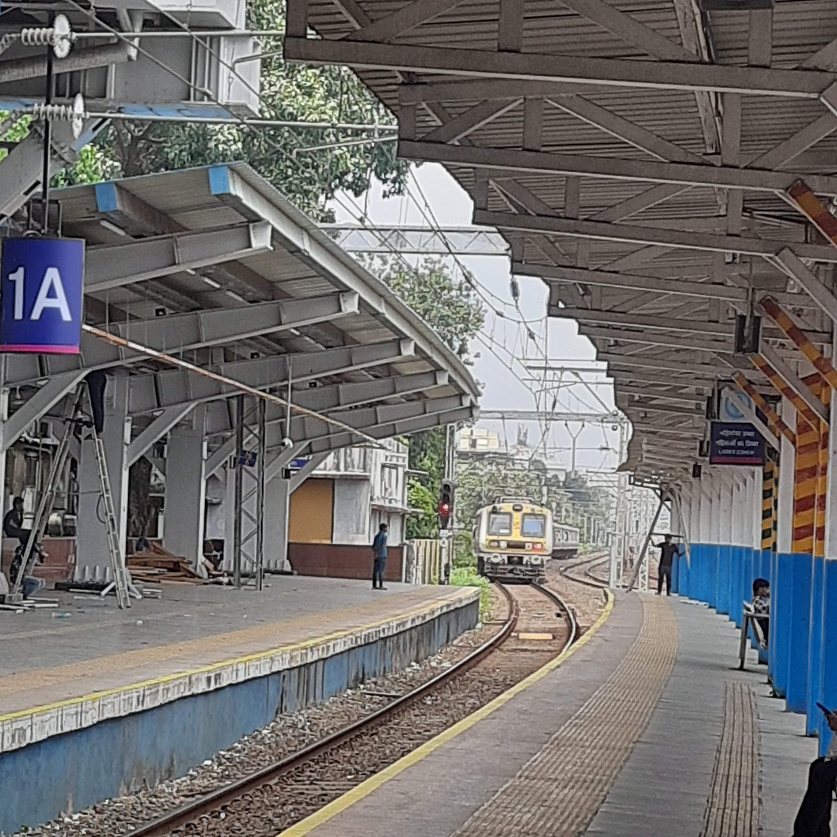 vbd3105's tweet photo. @arunpudur India is a septic tank. Come with me and travel on WR MUMBAI https://t.co/Hf42kfY3Sx