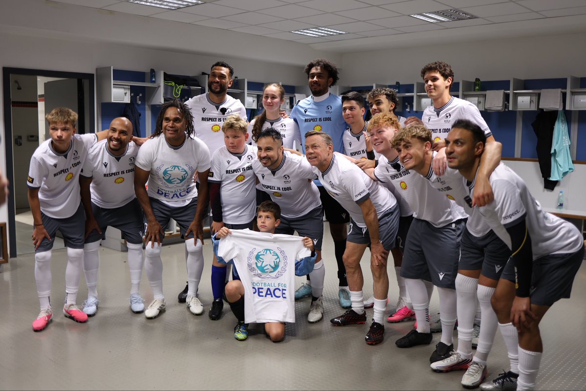 FfP_Global's tweet photo. Football is bigger than the final score⚽❤️

FIFA World Cup winner Christian Karembeu joined our World Selection in Trnava, playing in front of over 18,000 young people and showing how the game can inspire, unite and promote respect.

#MatchForRespect #FootballForPeace https://t.co/v7BzfeirIJ