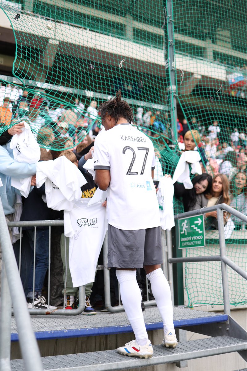 FfP_Global's tweet photo. Football is bigger than the final score⚽❤️

FIFA World Cup winner Christian Karembeu joined our World Selection in Trnava, playing in front of over 18,000 young people and showing how the game can inspire, unite and promote respect.

#MatchForRespect #FootballForPeace https://t.co/v7BzfeirIJ