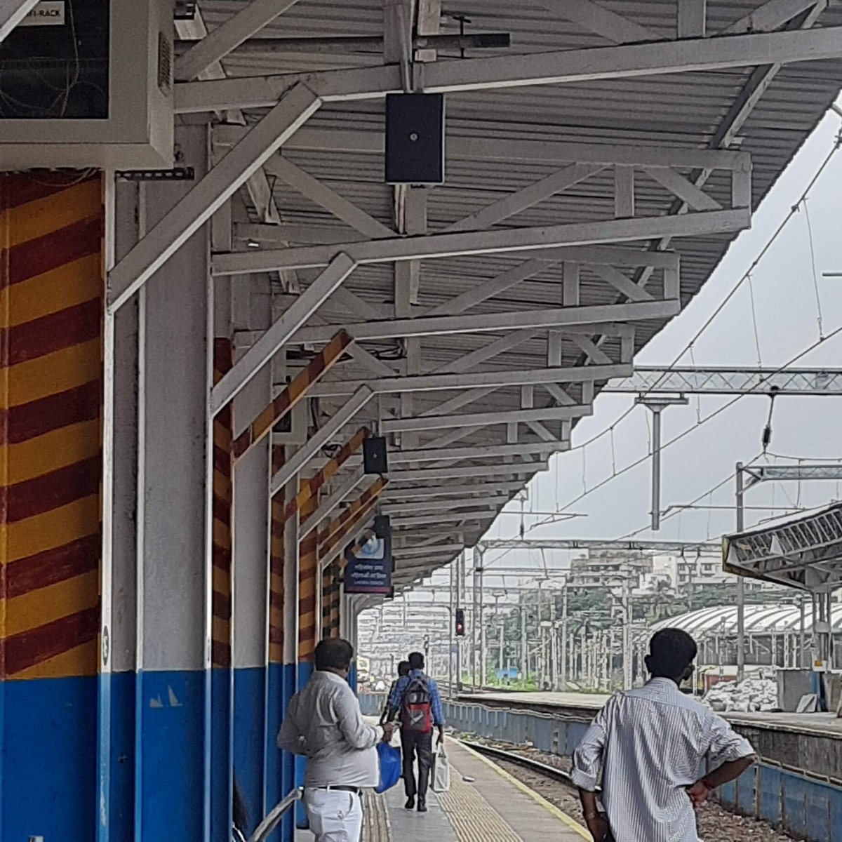 vbd3105's tweet photo. @arunpudur India is a septic tank. Come with me and travel on WR MUMBAI https://t.co/Hf42kfY3Sx