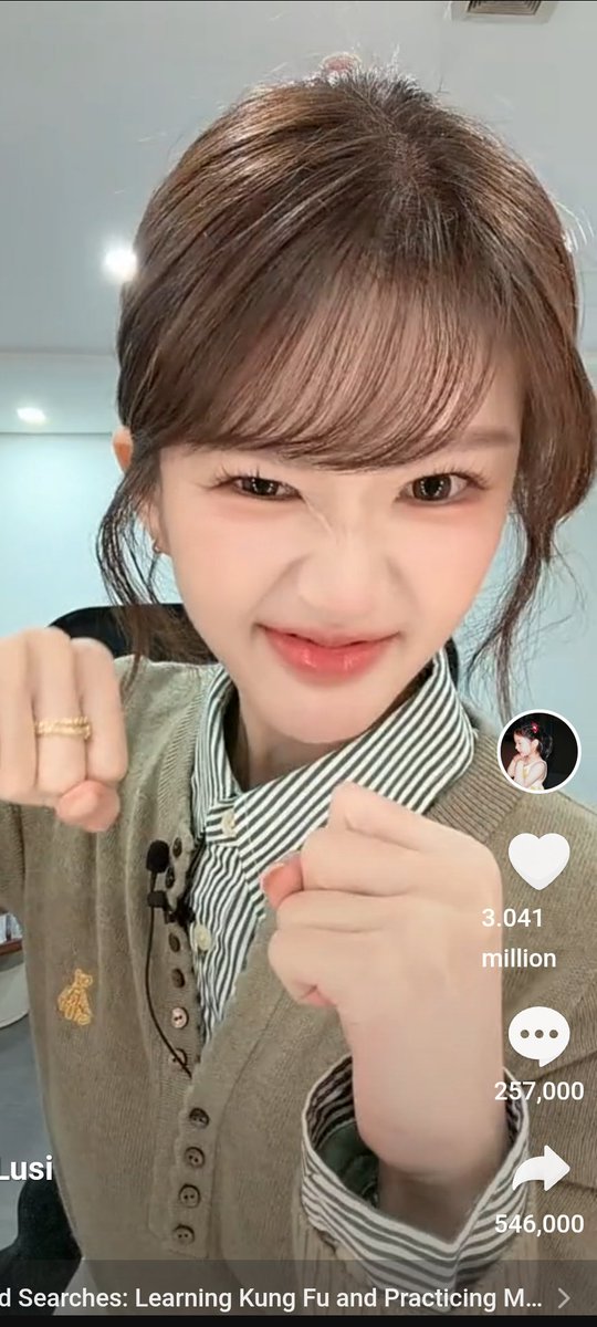 hiatushsdx's tweet photo. Lusis reel hit 3M 💃 &amp; 
Mob screamed “Lusi copied their idol”,then the actual kung-fu creator made a reaction video to Lusi’s hand gesture and thanked her. 😂 The irony!lusi &amp; us will get last laugh always.
Its a trend dumbo stupid mob fans.. Anyone can do it.
#zhaolusi #cdrama https://t.co/uAIMGurfjN