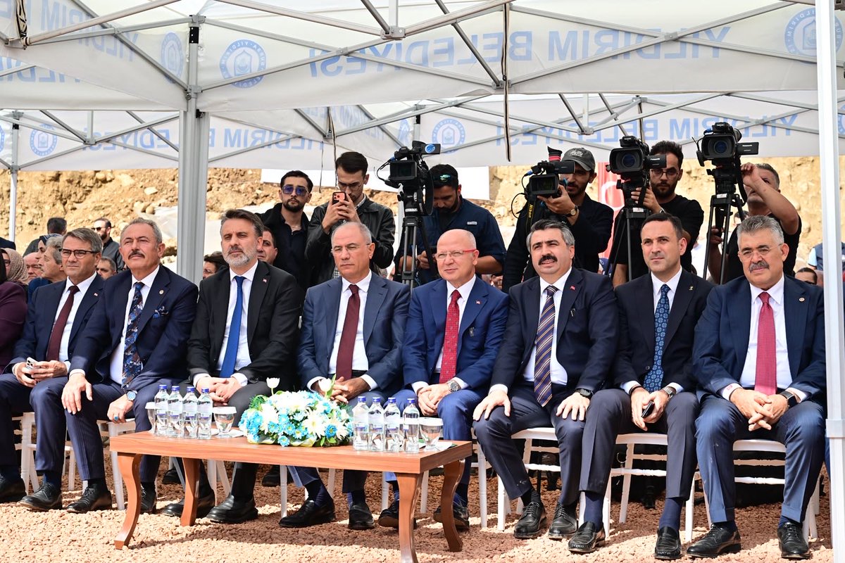 efkanala's tweet photo. 📍 Bursa

Yıldırım Belediyemiz tarafından yapımı planlanan Duaçınarı Kültür Yaşam Merkezi’nin temel atma törenini gerçekleştirdik. 

Hemşehrilerimize hayırlı, uğurlu olsun. https://t.co/hKyX0meFWd