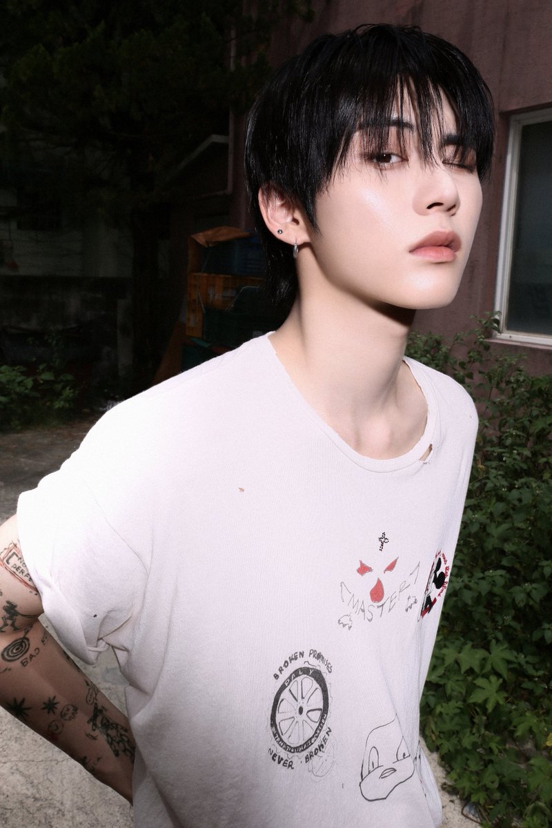 h1vxa_'s tweet photo. 절대 그의 팔을 봐서는 안돼 https://t.co/YGjbyzqEKU
