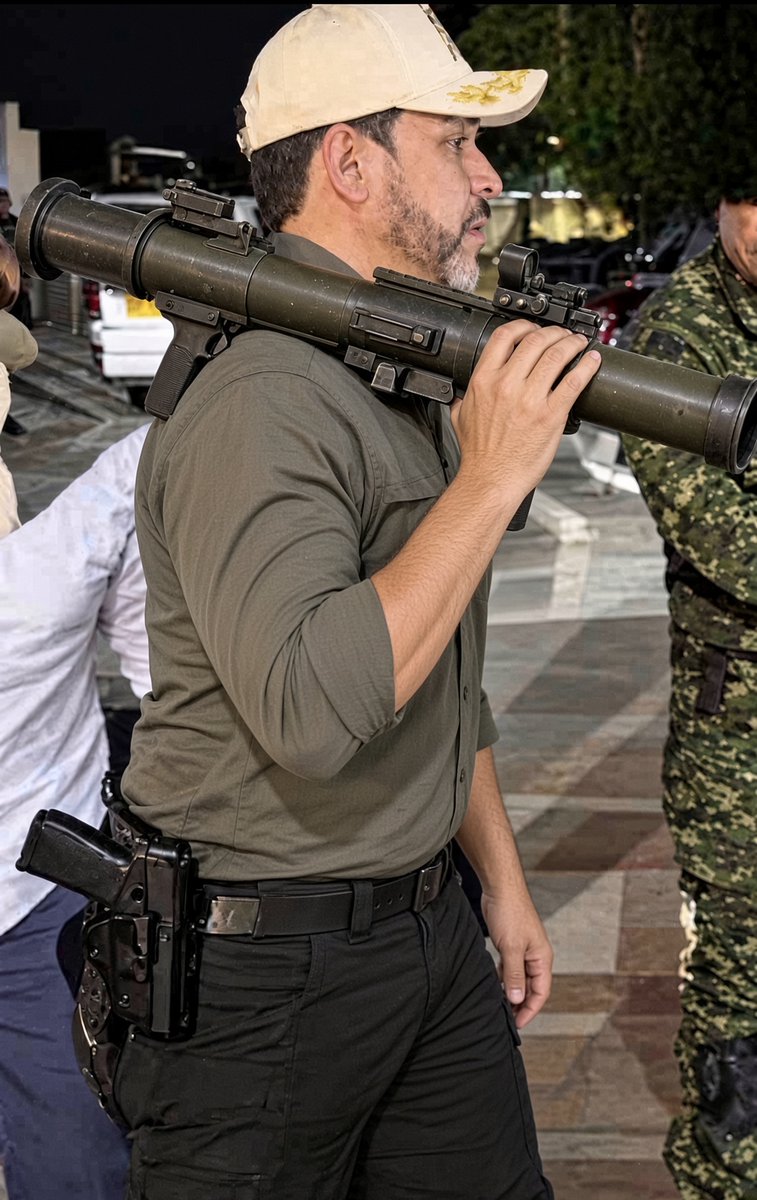 CarlosArtR's tweet photo. Abelardo donde lo sigan jodiendo con el tema de la pistola 😎🔥 https://t.co/Gy437bDzjE