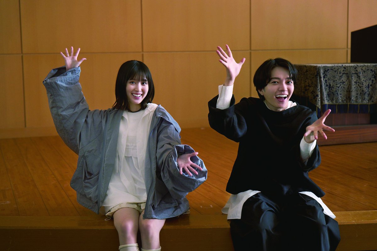 jikyu_300movie's tweet photo. メイキング写真解禁 .･ﾟ

#西畑大吾× #福本莉子 の死神バディは「天最高」！

#渋谷凪咲 と3人の
“チーム関西”でみせる笑顔ショットも

#映画時給300円の死神
10.2(金) https://t.co/5EdXjKPAbs