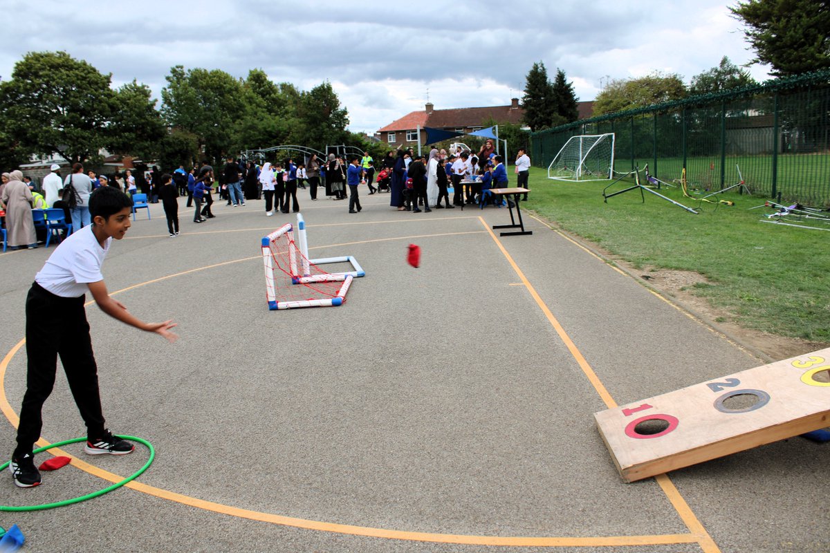 WilliamAustinJS's tweet photo. It was our Autumn Fete yesterday &amp; we had an amazing turnout! The children were so excited and enjoyed visiting all the stalls and taking part in the games on offer. Thank you to all the people who help make this day so special and thank you to the parents who were able to come! https://t.co/RvMl9Wo0jb