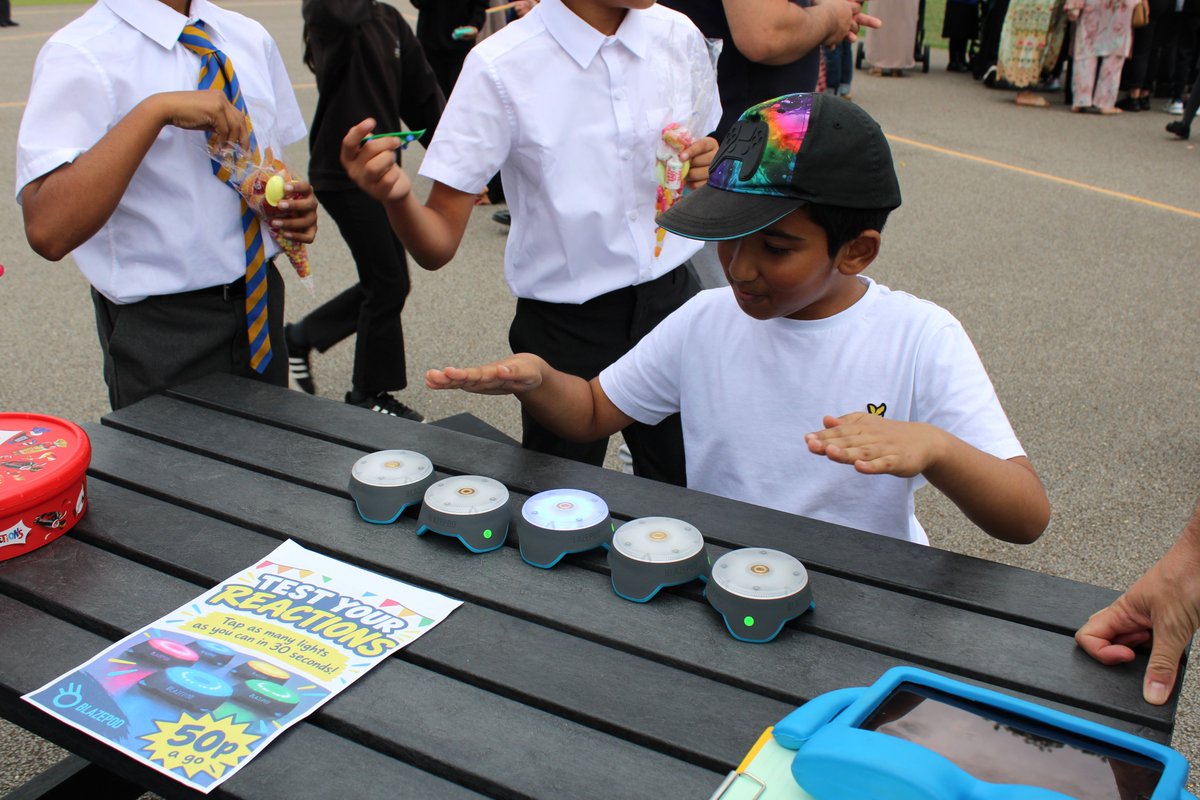 WilliamAustinJS's tweet photo. It was our Autumn Fete yesterday &amp; we had an amazing turnout! The children were so excited and enjoyed visiting all the stalls and taking part in the games on offer. Thank you to all the people who help make this day so special and thank you to the parents who were able to come! https://t.co/RvMl9Wo0jb
