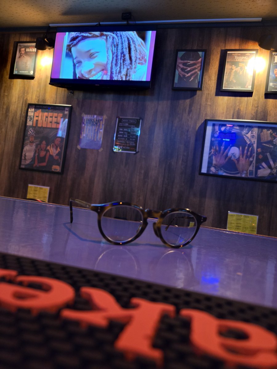 tomohisa0704's tweet photo. メガネ🕶️とBAR🍸 https://t.co/ESwpR1WeWK