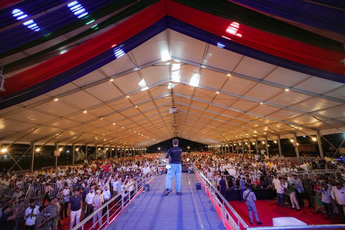 iChiragPaswan's tweet photo. 𝗬𝗢𝗨𝗧𝗛 बोले तो — अपना अंदाज़,
𝗬𝗢𝗨𝗧𝗛 बोले तो — सपनों की उड़ान,
𝗬𝗢𝗨𝗧𝗛 बोले तो — नई सोच, नई पहचान! 

 #YouthBoleTo #YOUTH_बोले_तो https://t.co/QMfC544APV