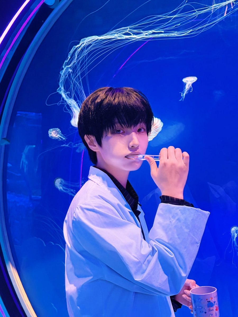 s2ow0_0's tweet photo. 어두운 바다의 등불이 되어 https://t.co/OkCDTkAE50