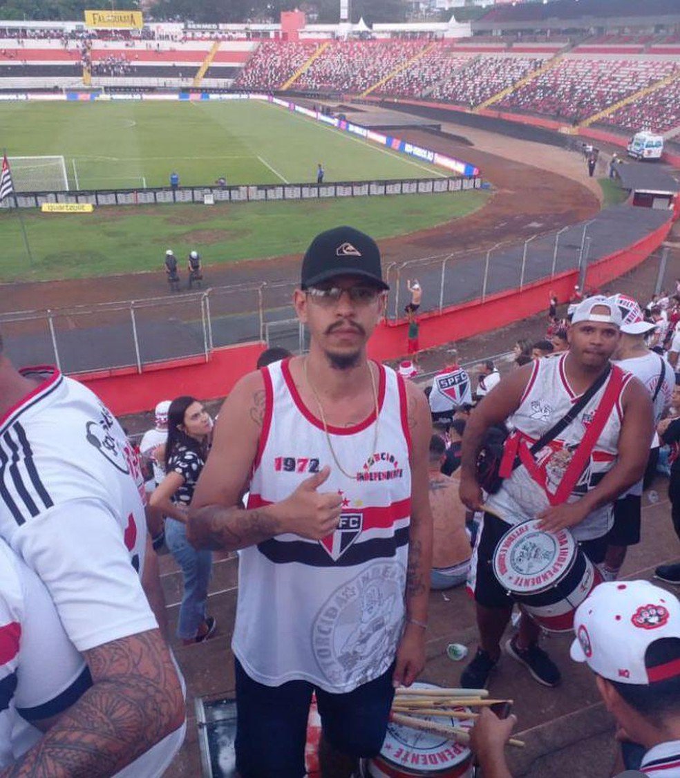 Rogerdasilva92's tweet photo. Também três anos do assassinato de Rafael Garcia. Comprovadamente morto pôr um policial militar em frente ao estádio do Morumbi enquanto comemorava a conquista. 
Ninguém foi, ou será preso pôr esse crime. https://t.co/ORAdeYu5pf