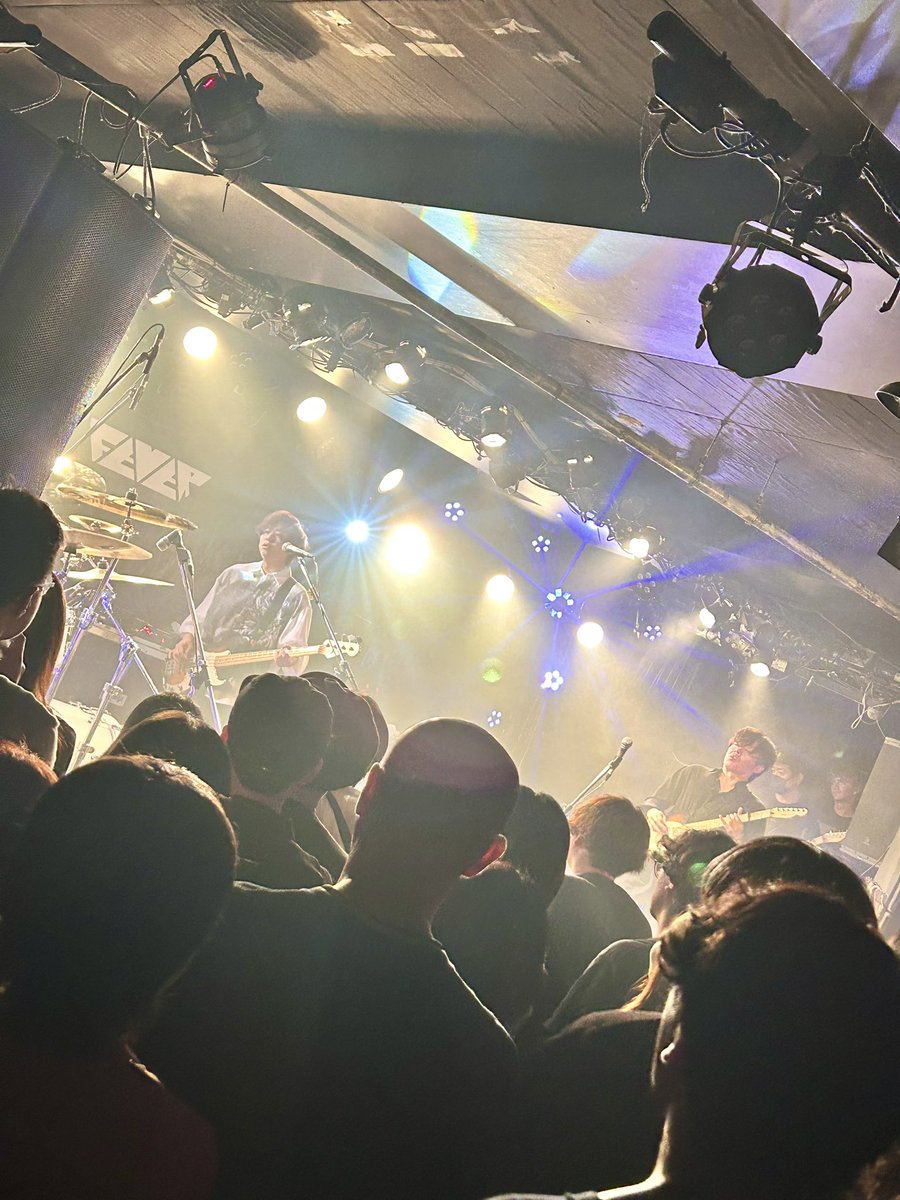 madgto's tweet photo. First Day Backのサポートで出てたthe cabsが素晴らしくカッコよかった！今年のフジロック出てたのに完全にチェック漏れ😭 https://t.co/exLb7em5JW