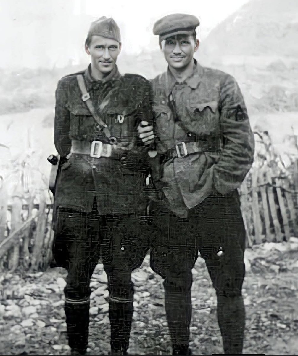 Ashevinkata's tweet photo. "Partizanske vojskovođe Kosta Nađ, komandant Prvog bosanskog korpusa i Peko Dapčević, komandant Druge proleterske divizije u zapadnoj Bosni krajem 1942." https://t.co/3oCutR1w7i
