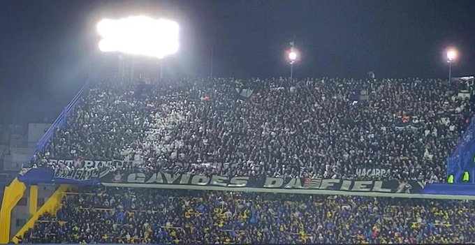 EstagiarioVasco's tweet photo. 💢💢OFICIAL 🚨🚨

O Estádio Alberto J. Armando (Lá bombonera) NÃO TEM capacidade para 4 mil VISITANTES, como exige a @SudamericanaBR .   

@BocaJrsOficial  já informou ao @VascodaGama  que NÃO ABRIRÁ MÃO de ter 4 mil ingressos para sua torcida, Vasco PRECISA fazer a mesma coisa.   

Que eles destinem outra parte do estádio, mas isso é INEGOCIÁVEL!

📰@DaviSergio