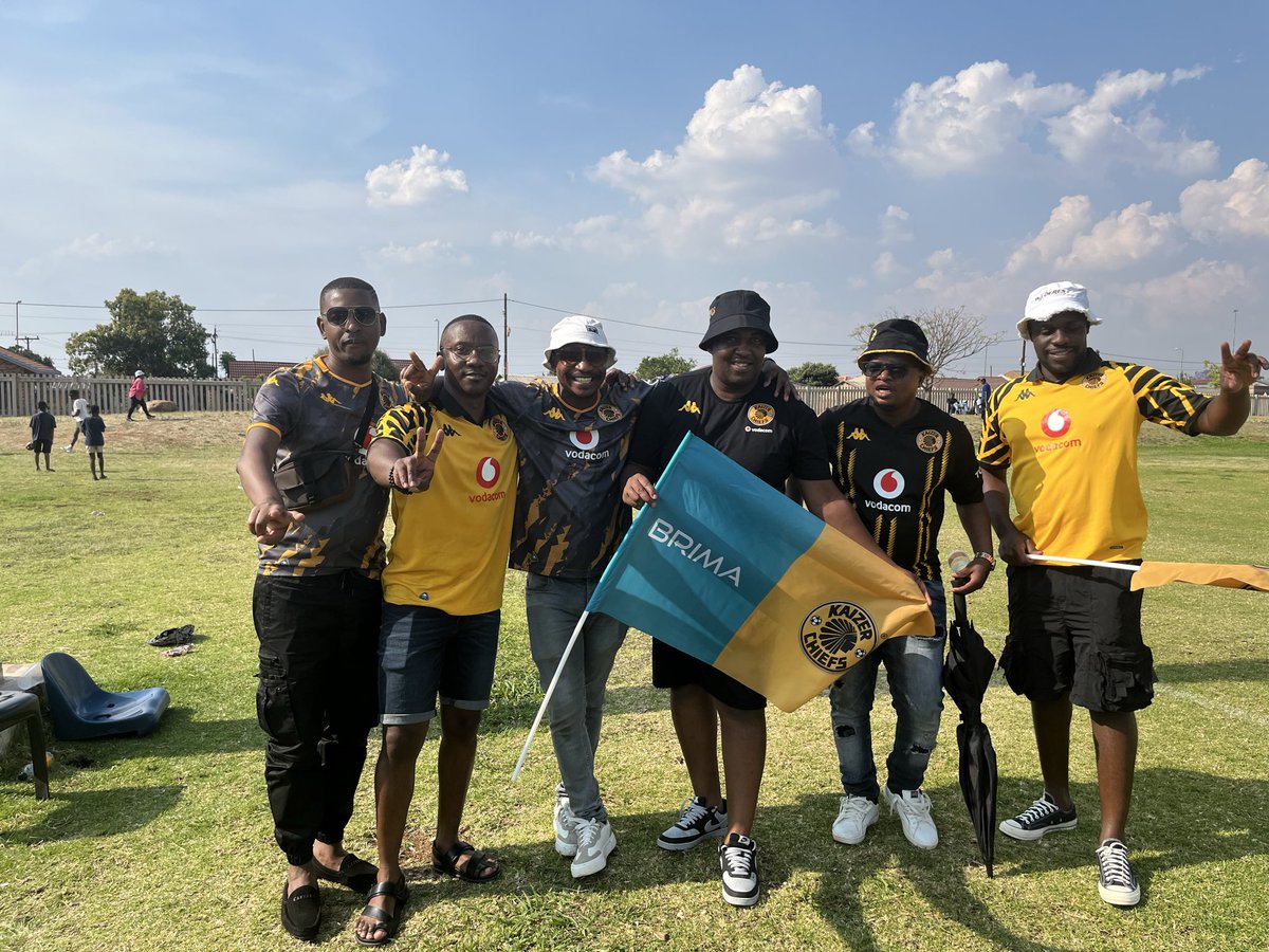 ThabisoMishack's tweet photo. Another day another win. Danko Kaizer Chiefs Ladies. One goal by Lumka is all we needed. We playing against forces, but we continue to fight for that promotion. Danko coach Nutty, technical team and the players.

Wara Wara Branch out!

Ke lebetse handle ya Thato 😅 https://t.co/qJWoucCu8i