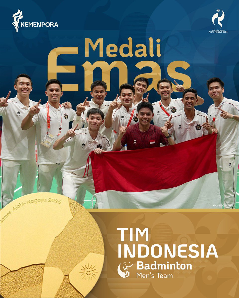 KEMENPORA_RI's tweet photo. EMAS PERTAMA UNTUK INDONESIA!🥇🇮🇩

Perjuangan panjang Tim Bulu Tangkis Putra Indonesia akhirnya berbuah manis. Indonesia berhasil meraih medali emas di Asian Games Aichi-Nagoya 2026 setelah menundukkan China dengan skor 3-2 di partai beregu putra. https://t.co/c6epoCQLBZ