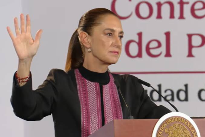sinfiltroMX_'s tweet photo. 🚨En el mismo día se encotró una fosa con más de 1600 dientes d leche y la presidenta habla sobre la "Ley Antimemes" 

¿Qué está pasando con nuestro país? https://t.co/eeBzgEQlCw