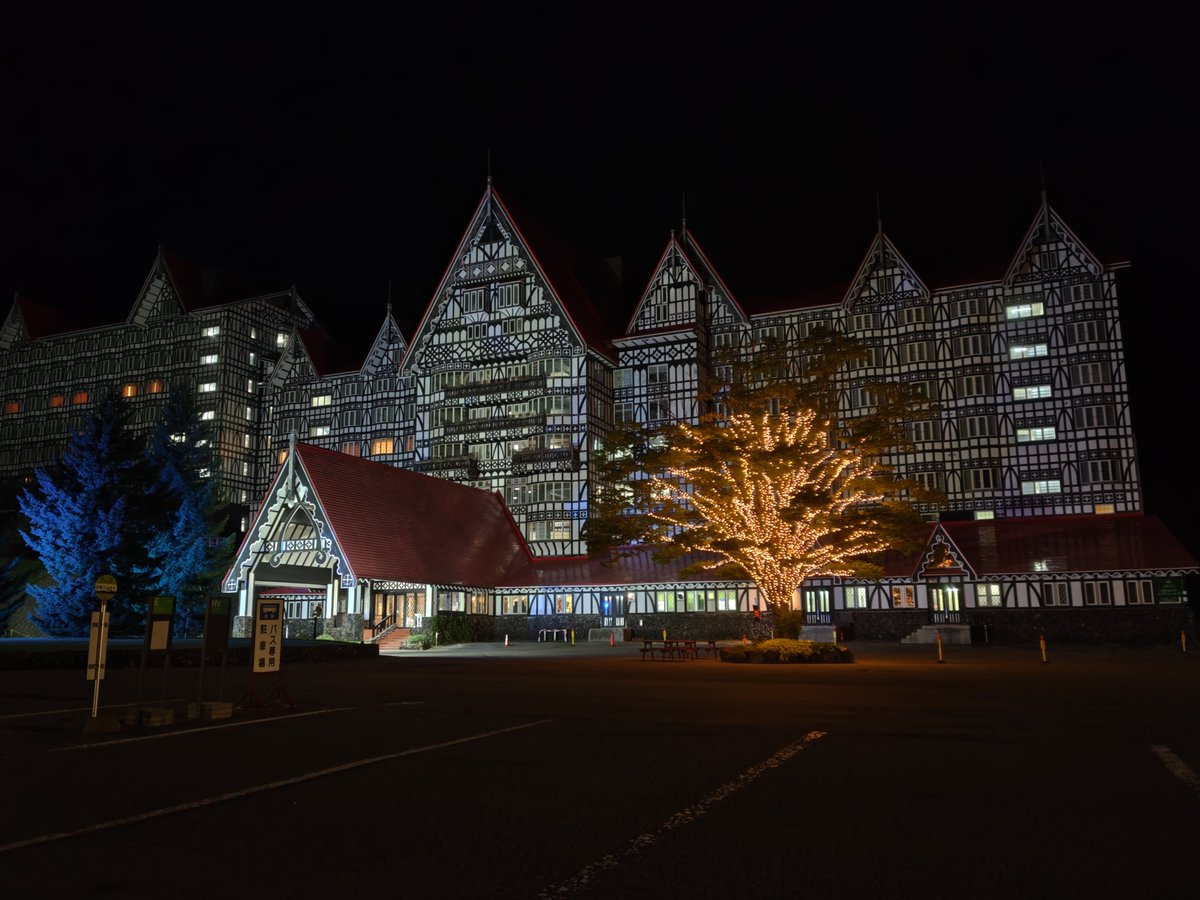 ndk_buchi's tweet photo. きょうのお宿がバブリーすぎたのでツリーでお写真貼るね https://t.co/v2PbjrLRgs