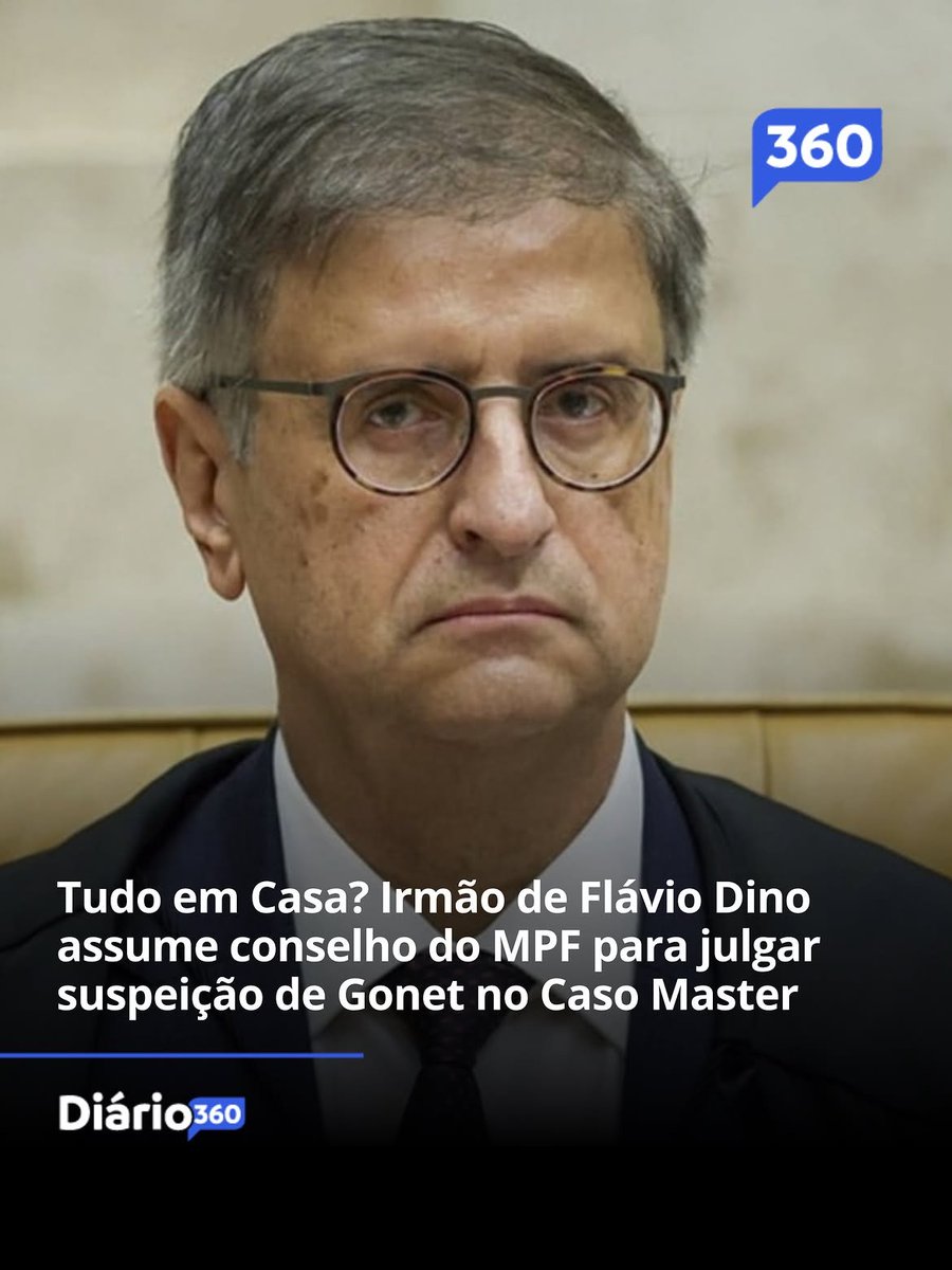 MachadoDarlon's tweet photo. ⚖️🤡🎪🤦‍♂️ O subprocurador-geral da República Nicolao Dino, irmão mais velho do ministro do Supremo Tribunal Federal (STF) Flávio Dino, assumirá interinamente a presidência do Conselho Superior do Ministério Público Federal (CSMPF) nesta sexta-feira para comandar a sessão extraordinária que decidirá se instaura investigação ou afasta o procurador-geral Paulo Gonet das apurações do Caso Master. Por exigência legal, Gonet está impedido de presidir e votar no colegiado por ser o alvo direto da análise de suspeição, provocada após a Polícia Federal interceptar mensagens de Daniel Vorcaro que citavam o chefe da PGR e vir à tona uma foto recente de ambos em um evento privado de degustação de charutos em Londres. Embora Nicolao Dino assuma o comando dos trabalhos em estrito cumprimento ao regimento interno do órgão por ser o vice-presidente regulamentar do conselho, o desdobramento político introduz uma forte pressão institucional sobre a cúpula do Ministério Público Federal, enquanto Gonet nega taxativamente qualquer irregularidade ou elo de amizade com o banqueiro investigado
