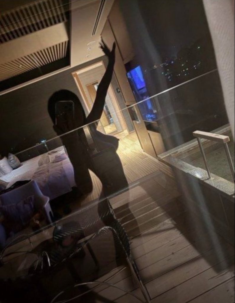 sandra65do3's tweet photo. 再强调一次：我不要🚪！真的不要！ 想看什么痛快点告诉我，我立马发。就是手发酸发不完上面不需要你们打钱支持我 

1：看福 
2：看🐻
3：全部都要 https://t.co/YxTsutozMg