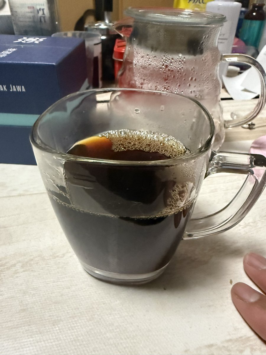 Js02725277Js's tweet photo. 何回やっても無理やな。物足りないし酸っぱいなー入れ方も悪いかな。うーーん。むずいな,,,なんか薄いのかな？抽出とかもあまい気がするな
せっかくのいいコーヒーなのにもったいないな
こういう時にマキネッタとかあると助かるのになぁーー😭
粗さ加減的に結構荒く削ってるから今度細かくやってみよ。 https://t.co/0akFXWGgan