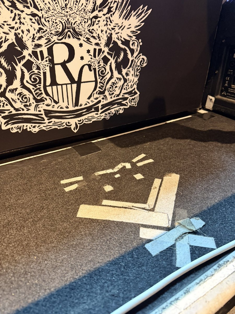 pedal_kk's tweet photo. Rayflower、島根aztic canova、ソールドアウト、ツアー31本目でした。今日は、しまねっこの補修もしたし、ライブも楽しかったし、良い一日でした！
会場に集まってくれた全ての方に拍手。
ありがとうございましたー！ https://t.co/zNPivIC1uc