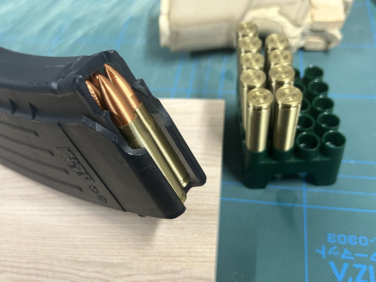 jpdr3568's tweet photo. 7.62×39のダミーカートを製作(3DP)
いい感じに鉄薬莢っぽさが再現できました
弾倉に込めるとそれっぽいです👍 https://t.co/Fc9OBLXLJX