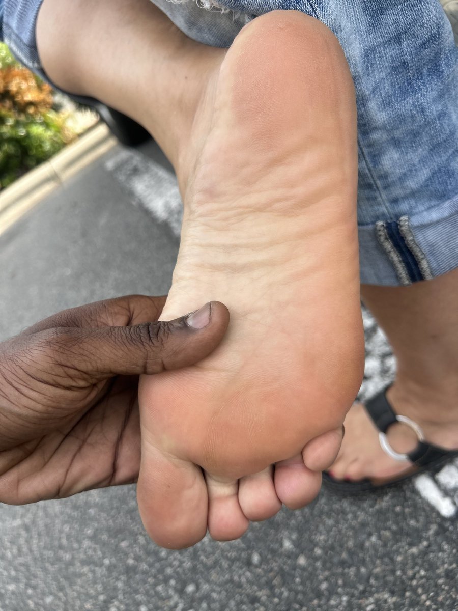 FootBoyBlu's tweet photo. Lady showed me her feet outside of a grocery store (2026) 
#soles
#footfetish
#feet https://t.co/bkRYtFr4BQ