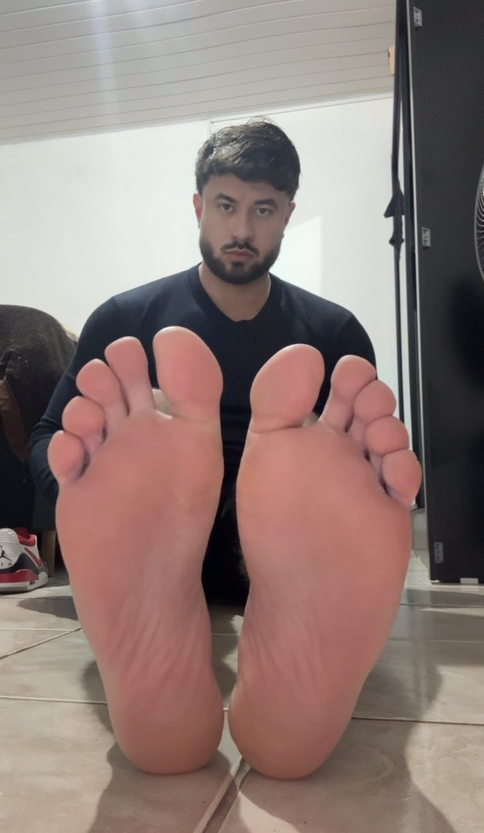 Sopezao_'s tweet photo. Acorda e ter esse macho na sua cama com esse pezão, imagina ele na sua cara 🤤🦶🏻
@findomgg7
#feet #pes #sex #sexy #sexhot #modelo #model #gays #gay #pride #homem #macho #alfa #alpha #pezao #findom #cashmaster https://t.co/hPLSVQYDYA